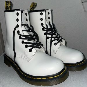 Dr. Martens 1460 Women’s Smooth Leather Boots